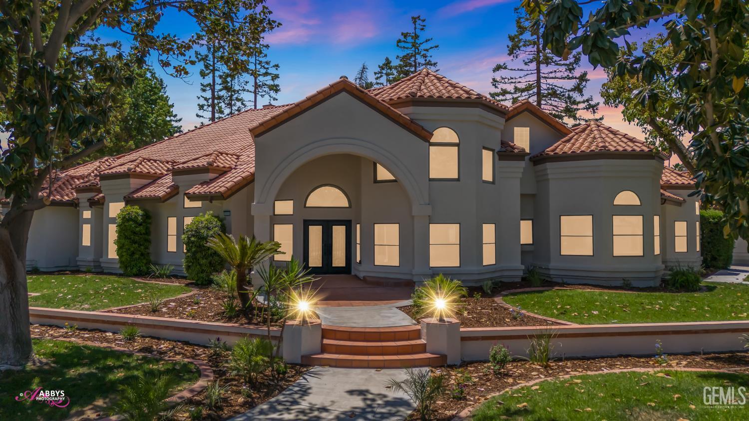 Property Photo: 7509 Calle Sagrada CA 93309