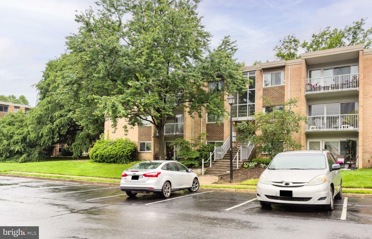 Property Photo: 2902 Kings Chapel Road 6 VA 22042