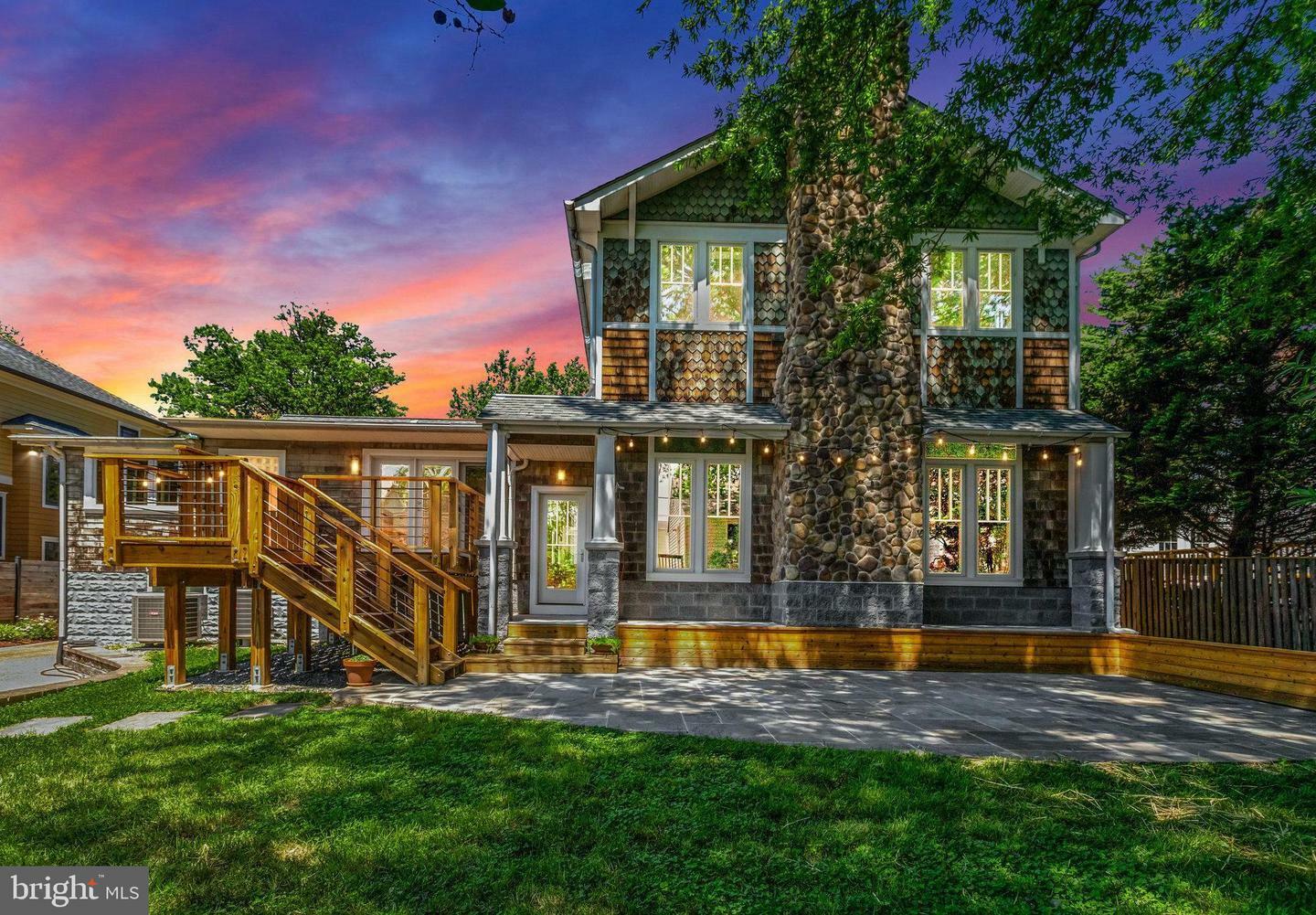 Property Photo: 618 20th Street S VA 22202