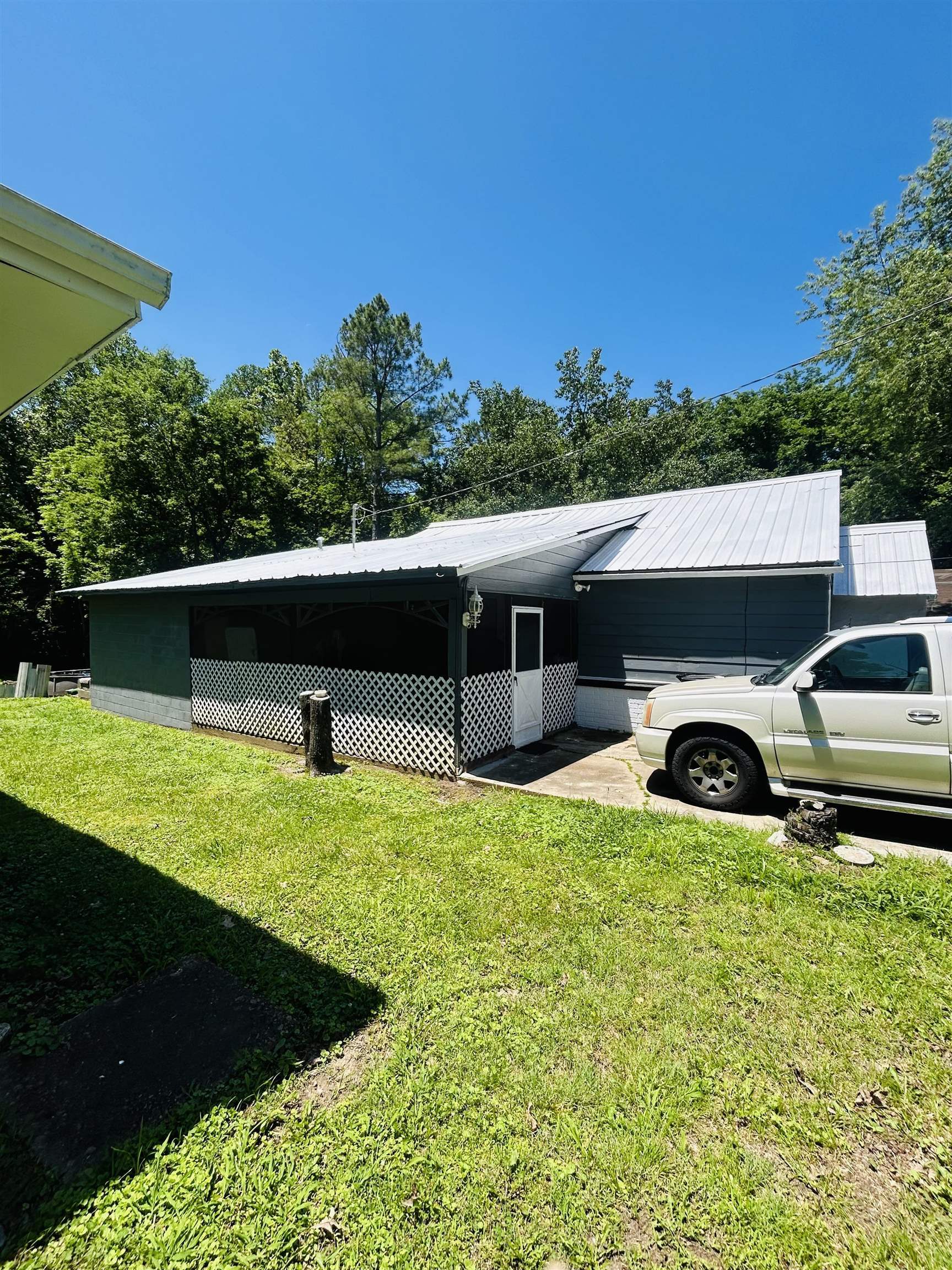 Property Photo: 805 W Pyburn AR 72455