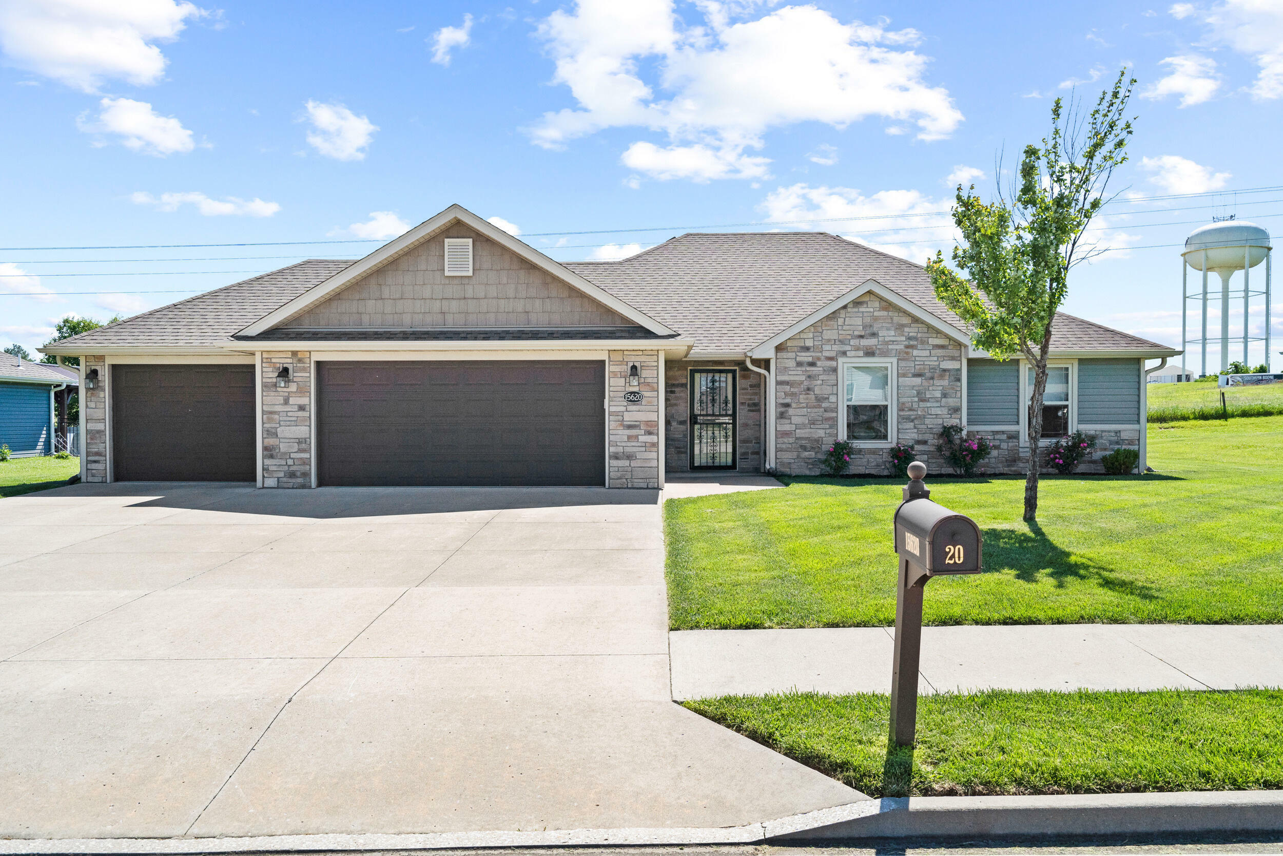 Property Photo:  15620 Allegiance Ave  MO 65010 
