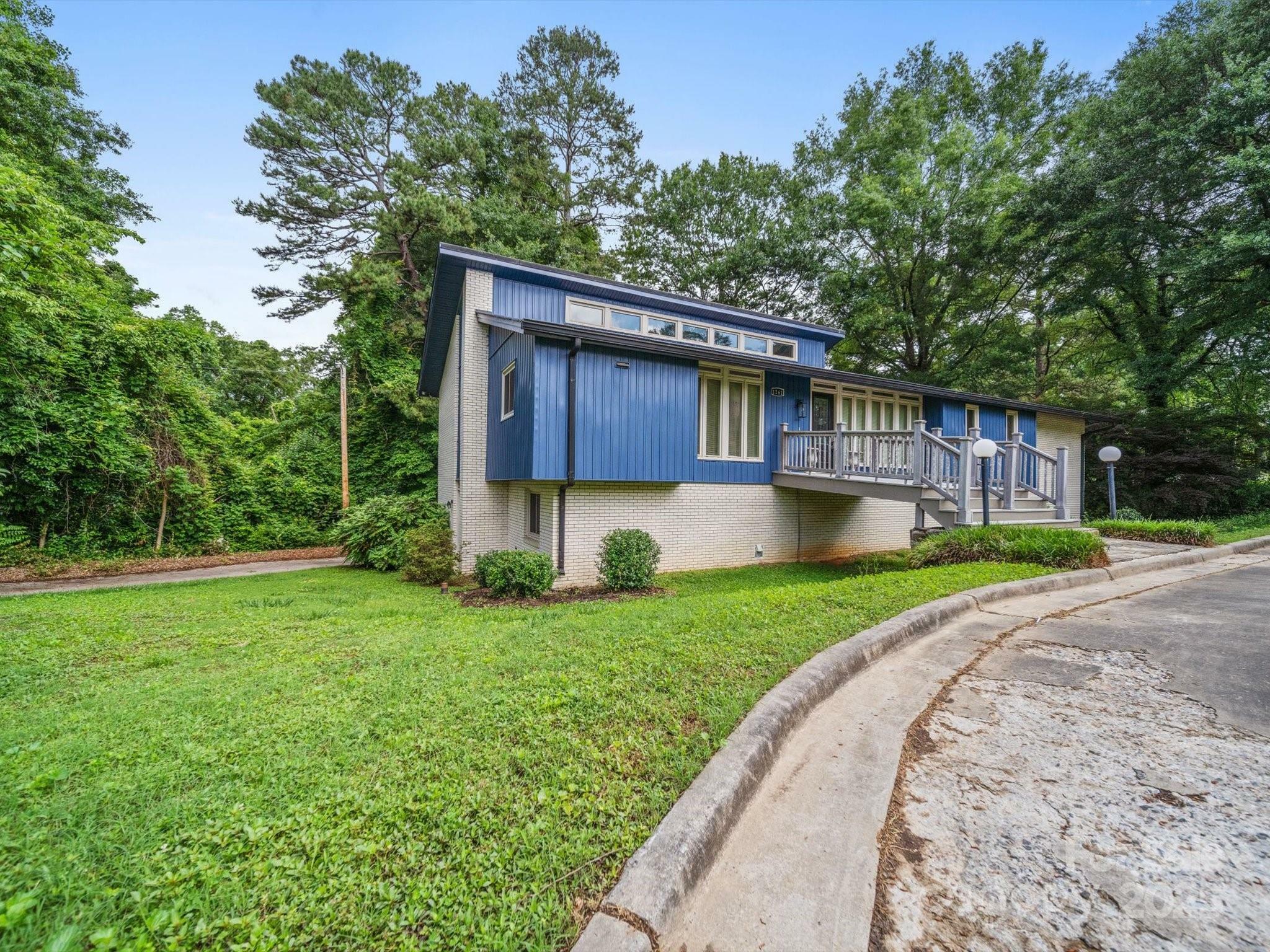 Property Photo: 1261 Westbrook Circle NC 28052