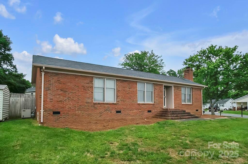 Property Photo: 1609 McFarland Drive NC 28152