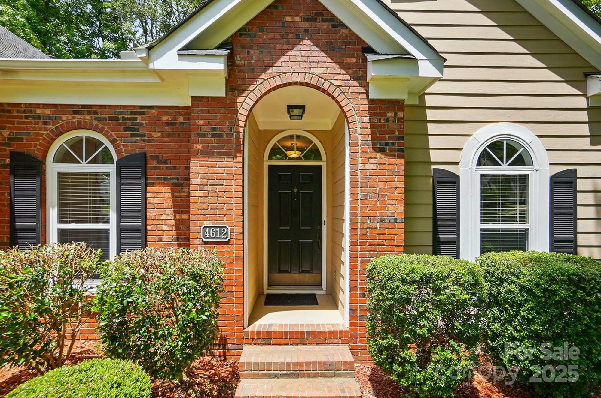 Property Photo: 4612 Saxonbury Way NC 28269
