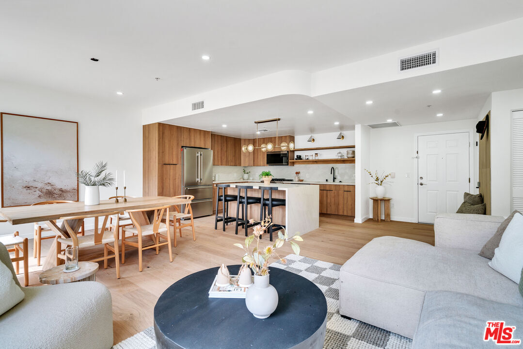 Property Photo:  13200 Pacific Prome  CA 90094 