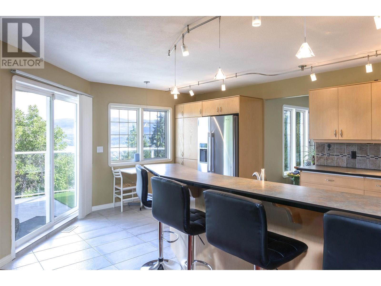 Photo de la propriété: 1201 Trevor Drive BC V1Z 1R5