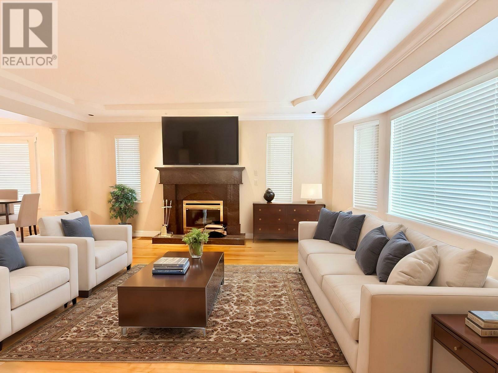 Property Photo: 733 Macdonald Avenue BC V5C 6N6
