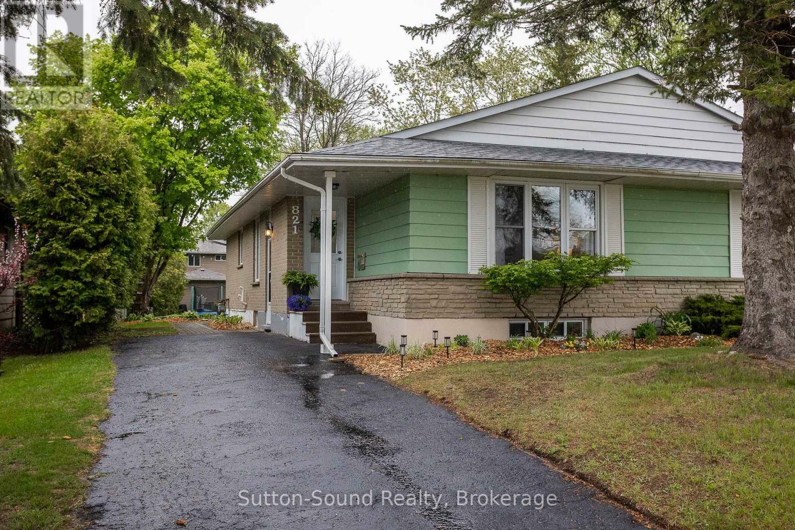 Property Photo:  821 Gustavus Street  ON N0H 2C4 