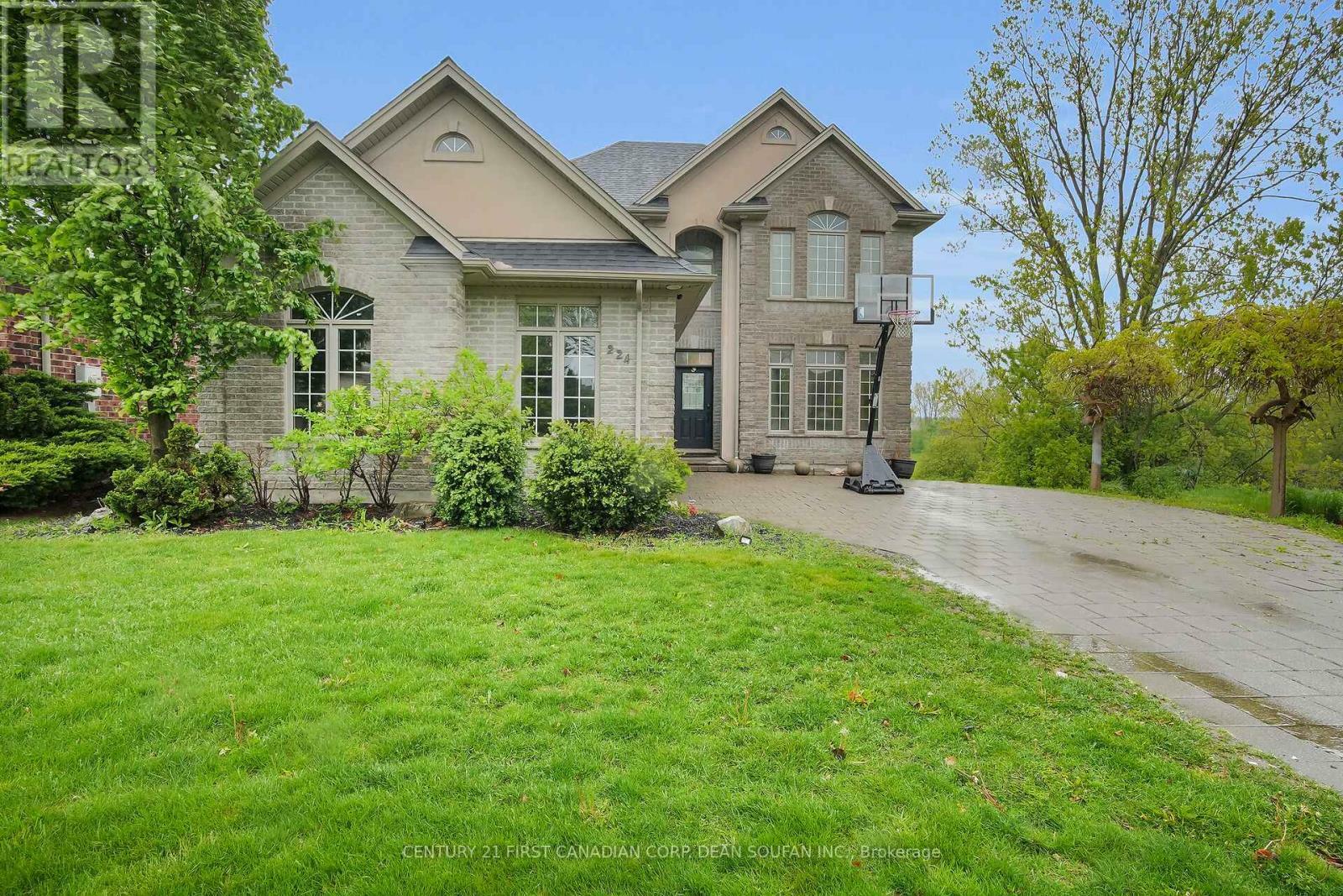 Property Photo: 224 Skyline Avenue ON N5X 0A3