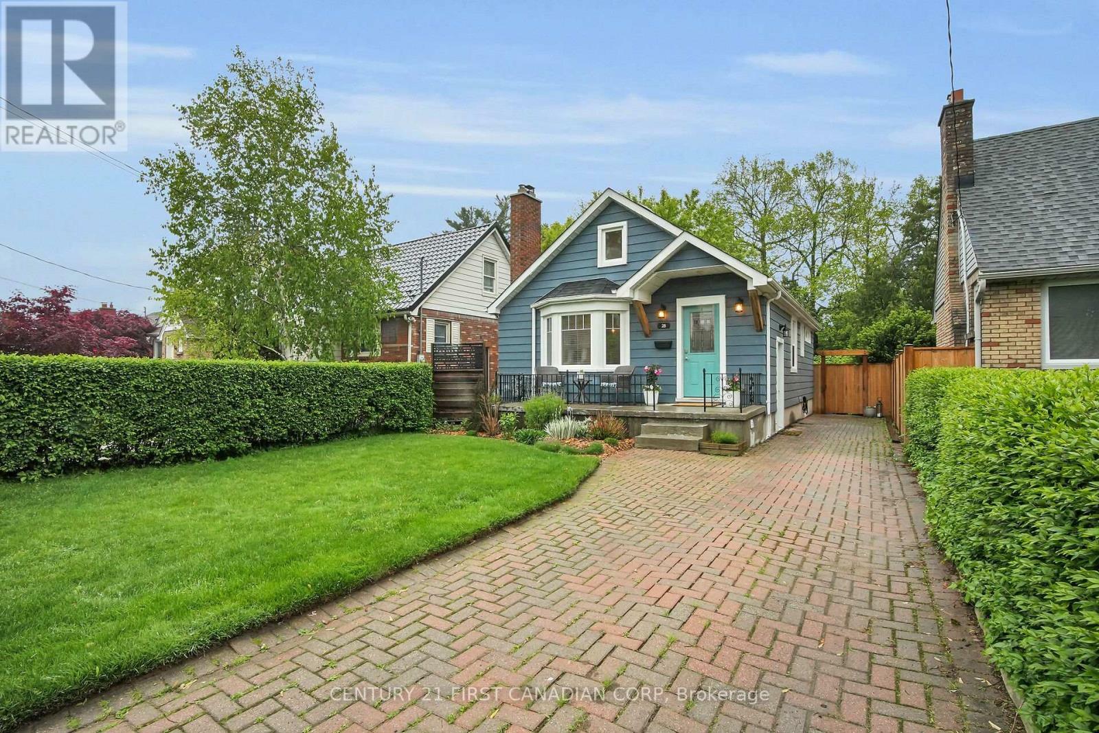 Photo de la propriété: 28 Devonshire Avenue ON N6C 2H4
