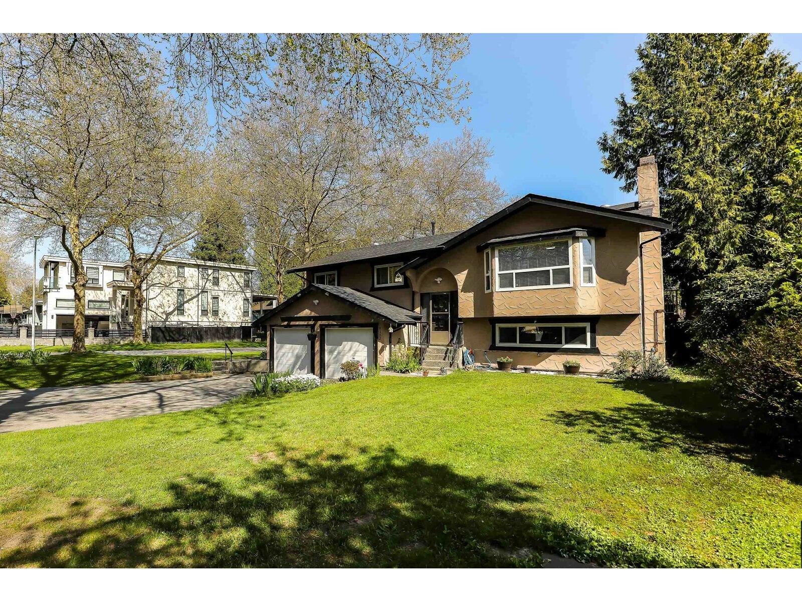 Property Photo: 8922 Edinburgh BC V3V 7C2