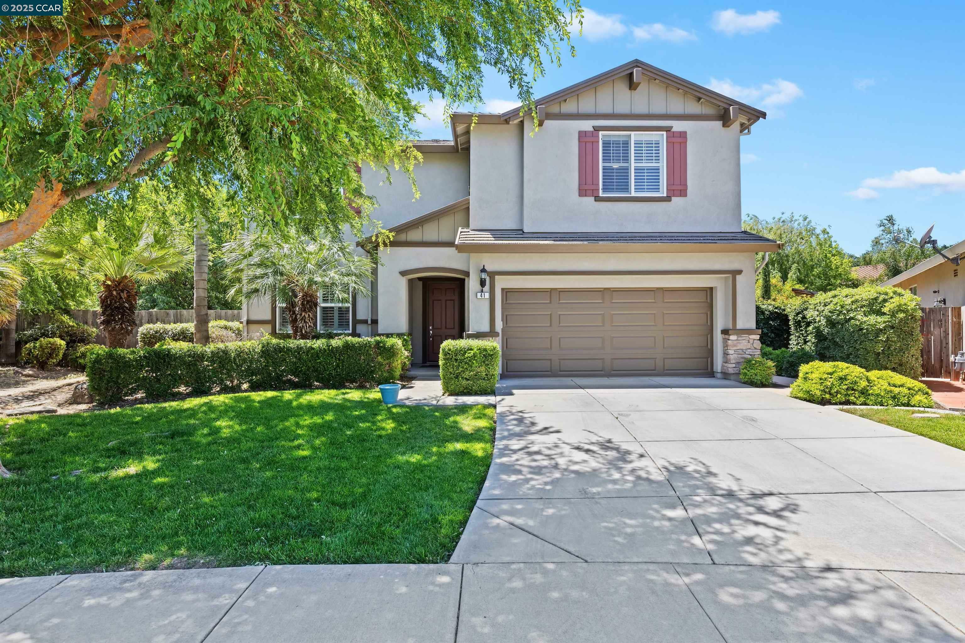 Property Photo: 41 Mandrake Ct CA 94561