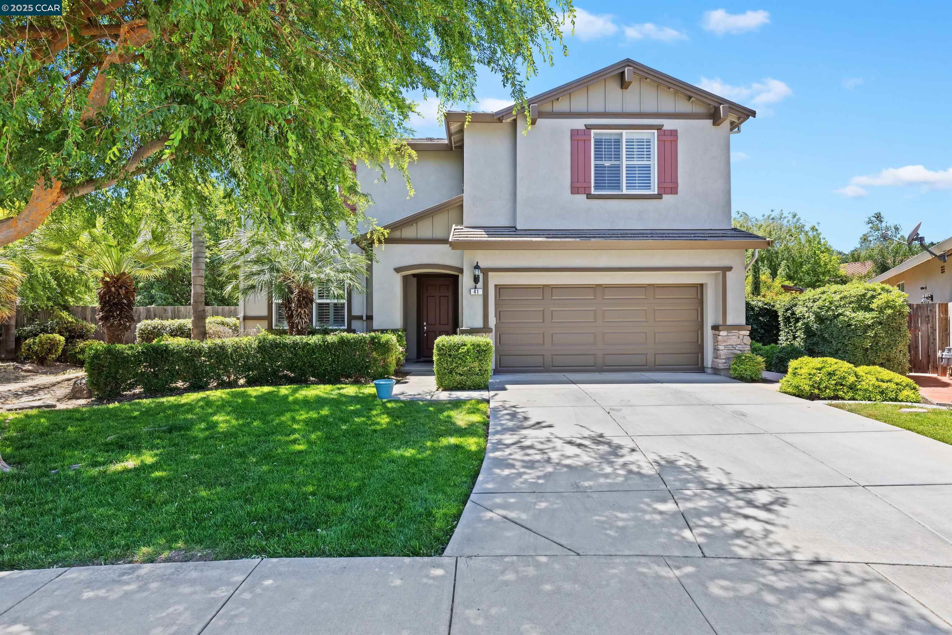 Property Photo: 41 Mandrake Ct CA 94561