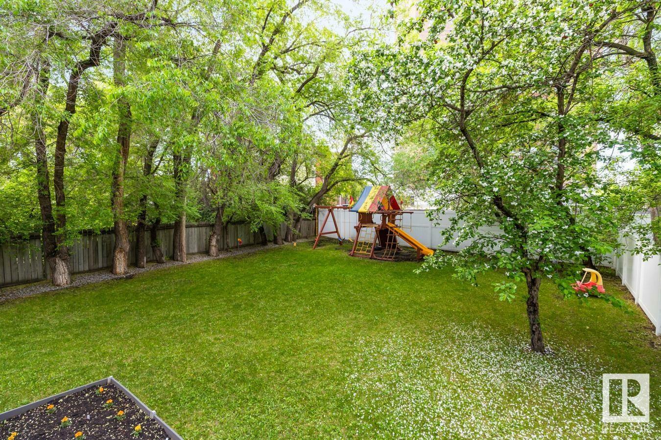 Photo de la propriété:  5410 110 Street NW  AB T6H 3E1 
