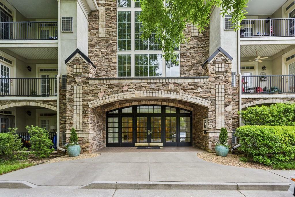 Property Photo: 3047 Lenox Road NE 2105 GA 30324