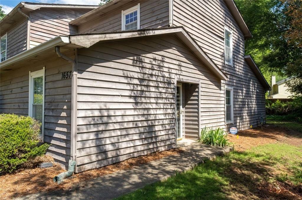 Property Photo: 1657 Wynndowne Trail GA 30080