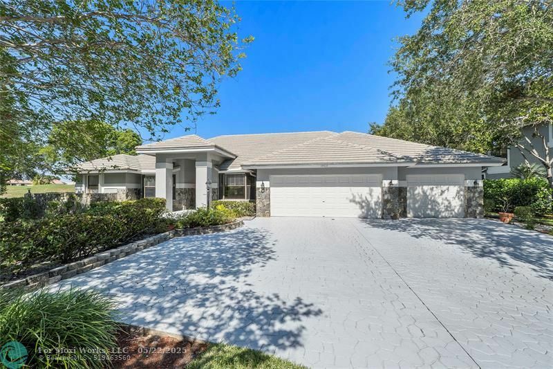 Property Photo: 1963 Hartford Way FL 33071