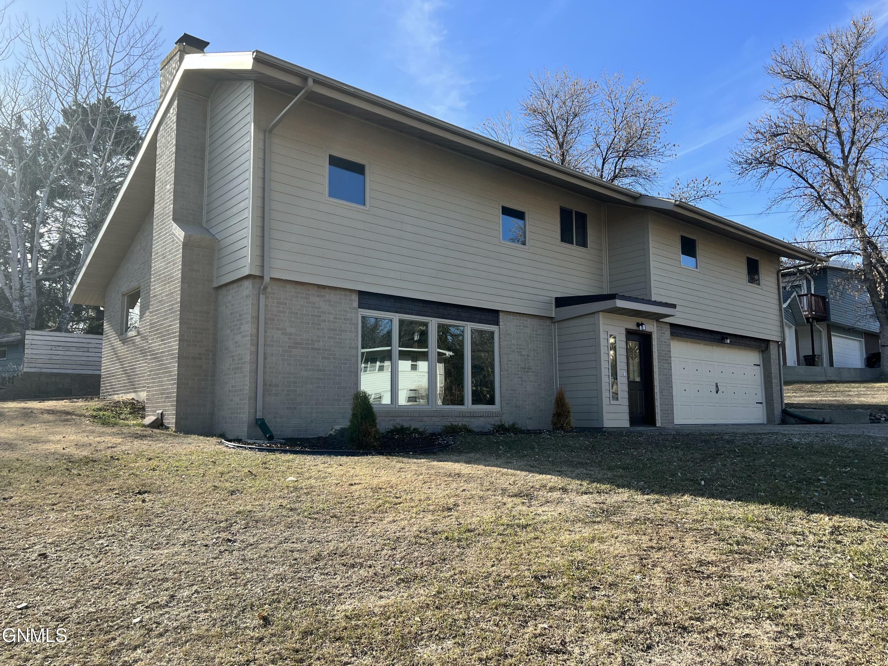 Property Photo: 1003 Harrison Drive NW ND 58703
