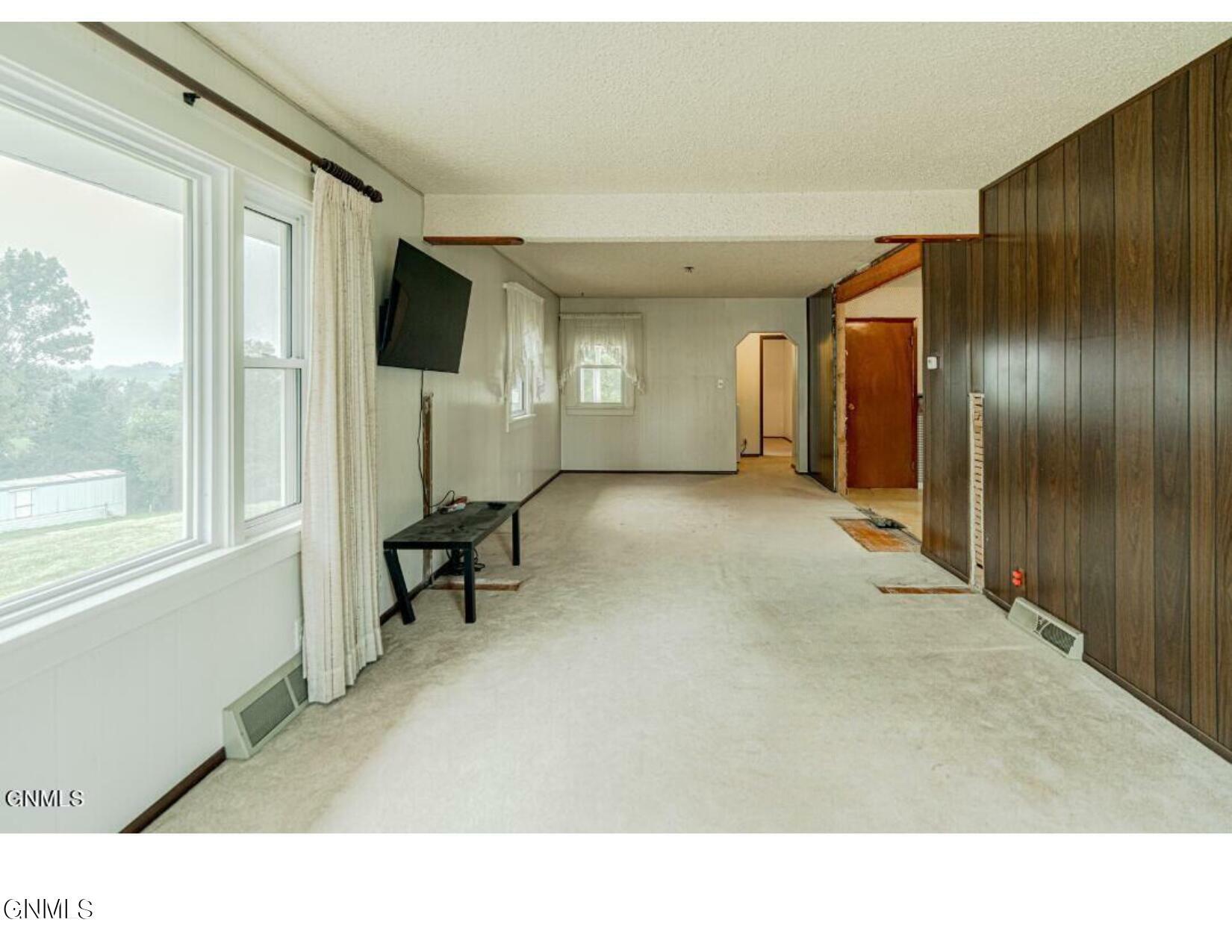 Property Photo: 802 S 16th Street ND 58504