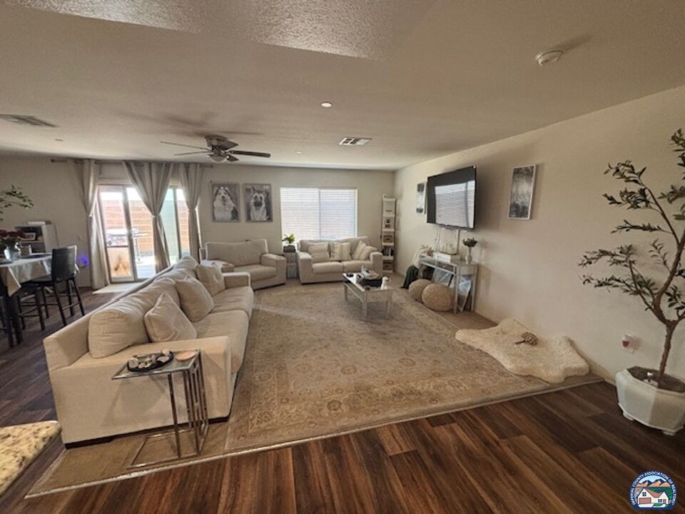 Property Photo: 916 Fieldbrook Ct CA 92251