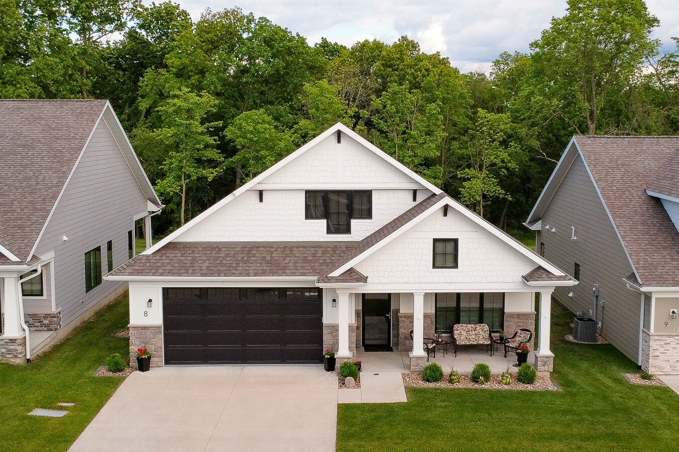 Property Photo: 505 Vintage Lane 8 IA 50219