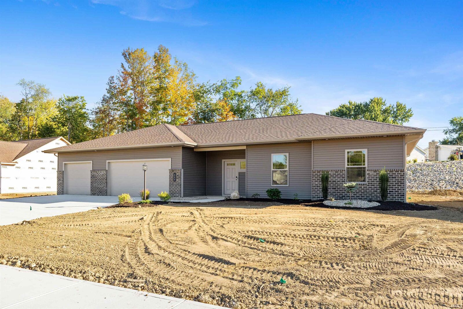 Property Photo:  988 E Hawthorn Lane  IN 46725 