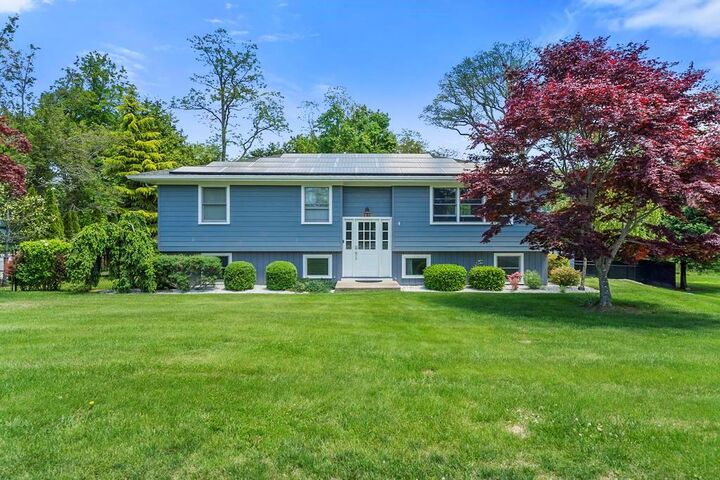 21 Highview Boulevard  Brookhaven NY 11719 photo