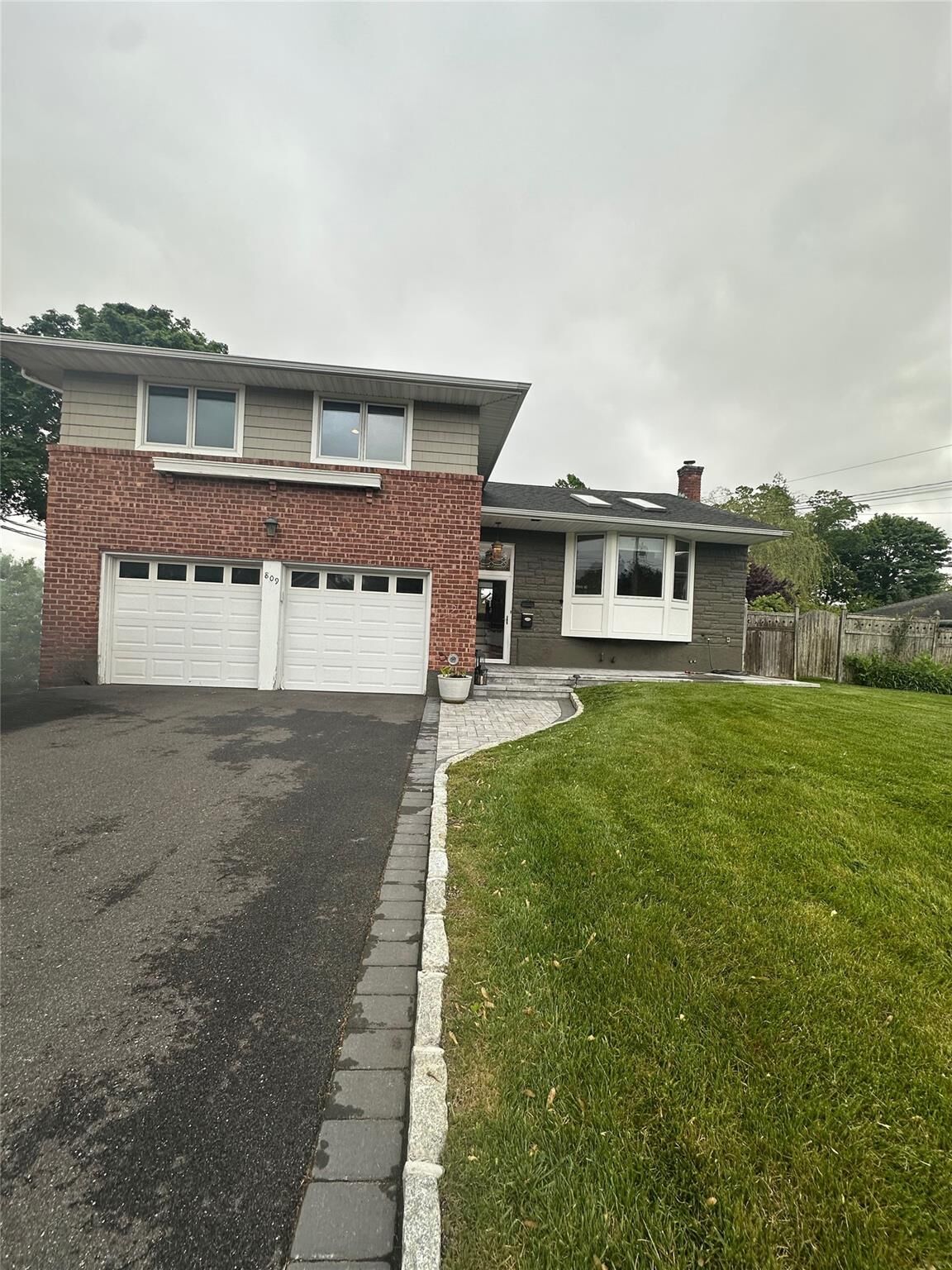 Property Photo:  809 Hampshire Road  NY 11706 