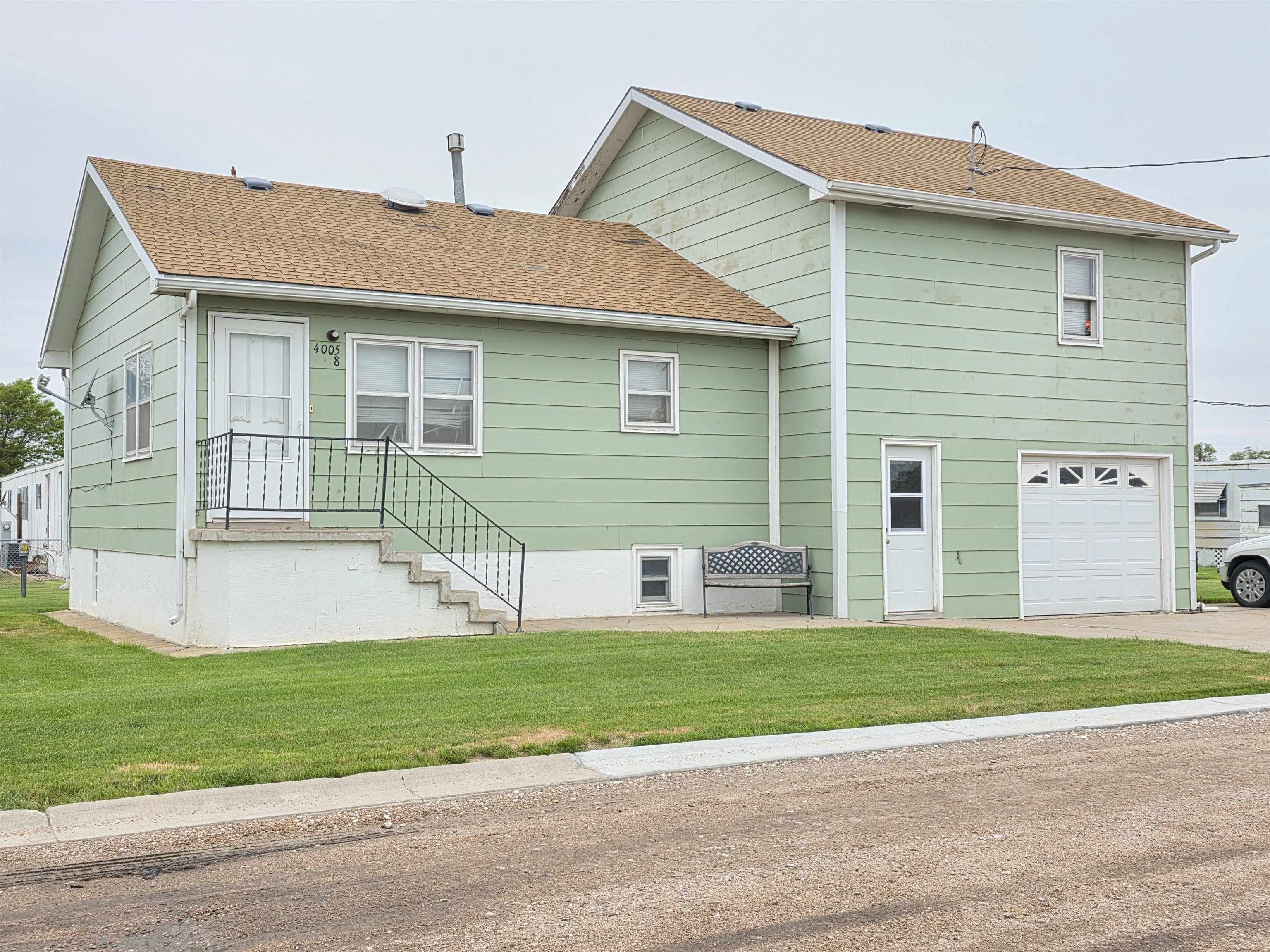 Property Photo: 4004 W 14th 4005 Rodeo Rd NE 69101