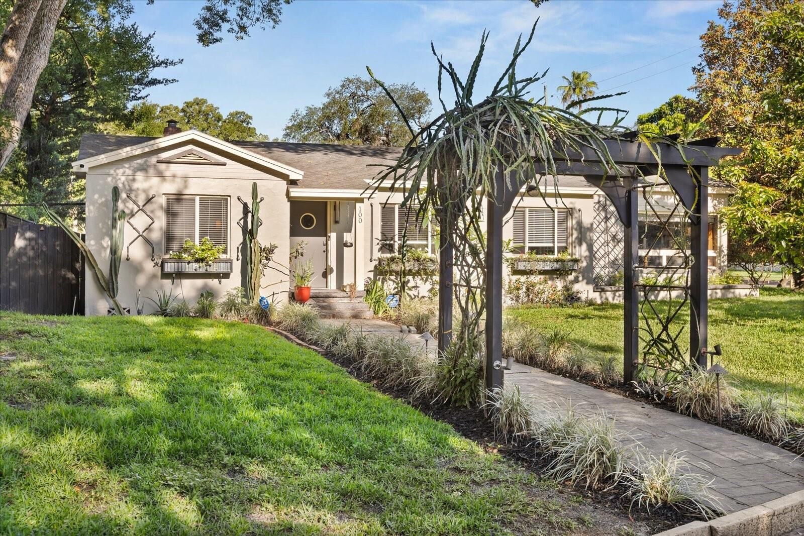 Property Photo:  100 Kennison Drive  FL 32801 