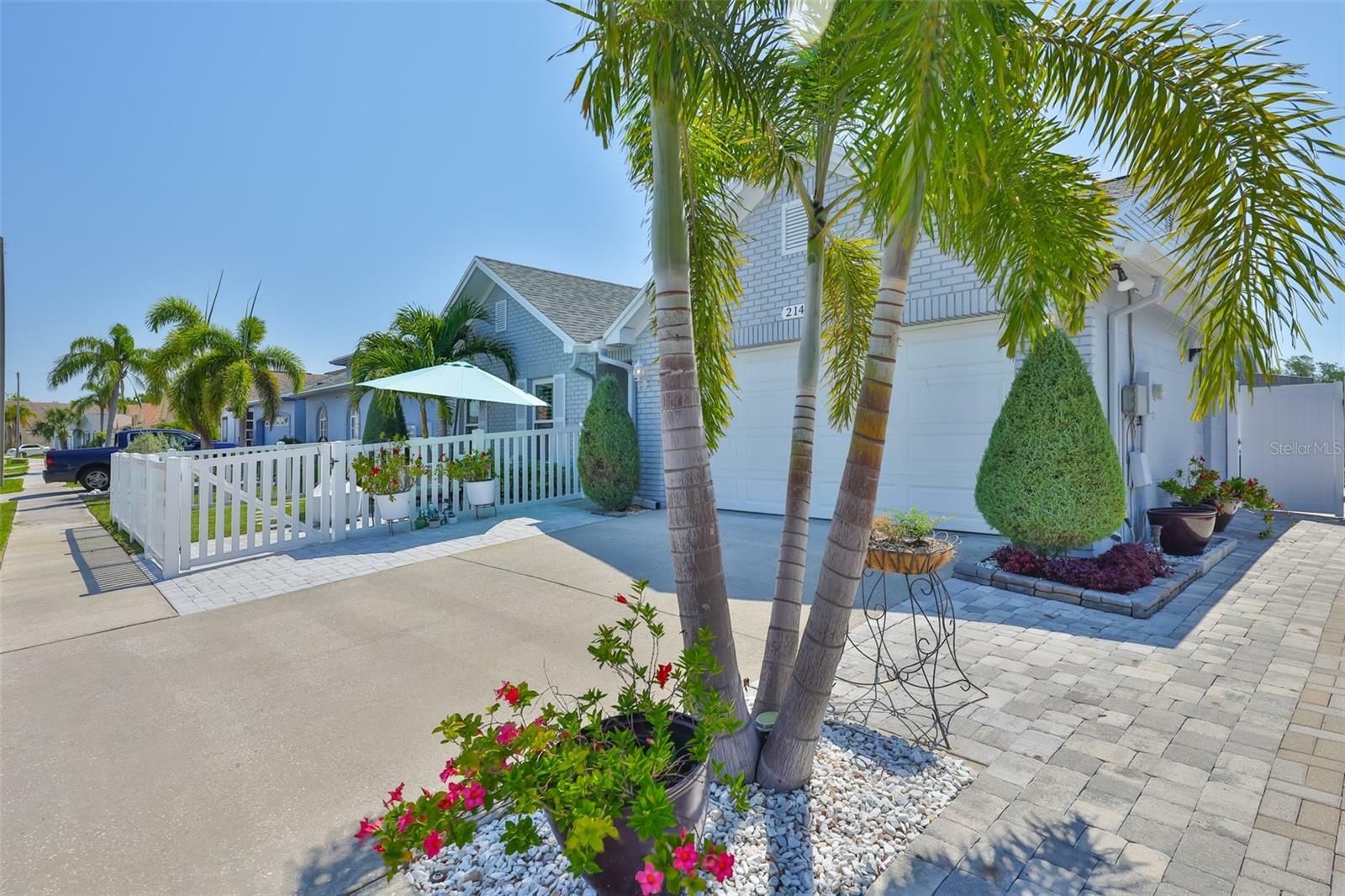 Property Photo: 214 Lookout Drive FL 33572