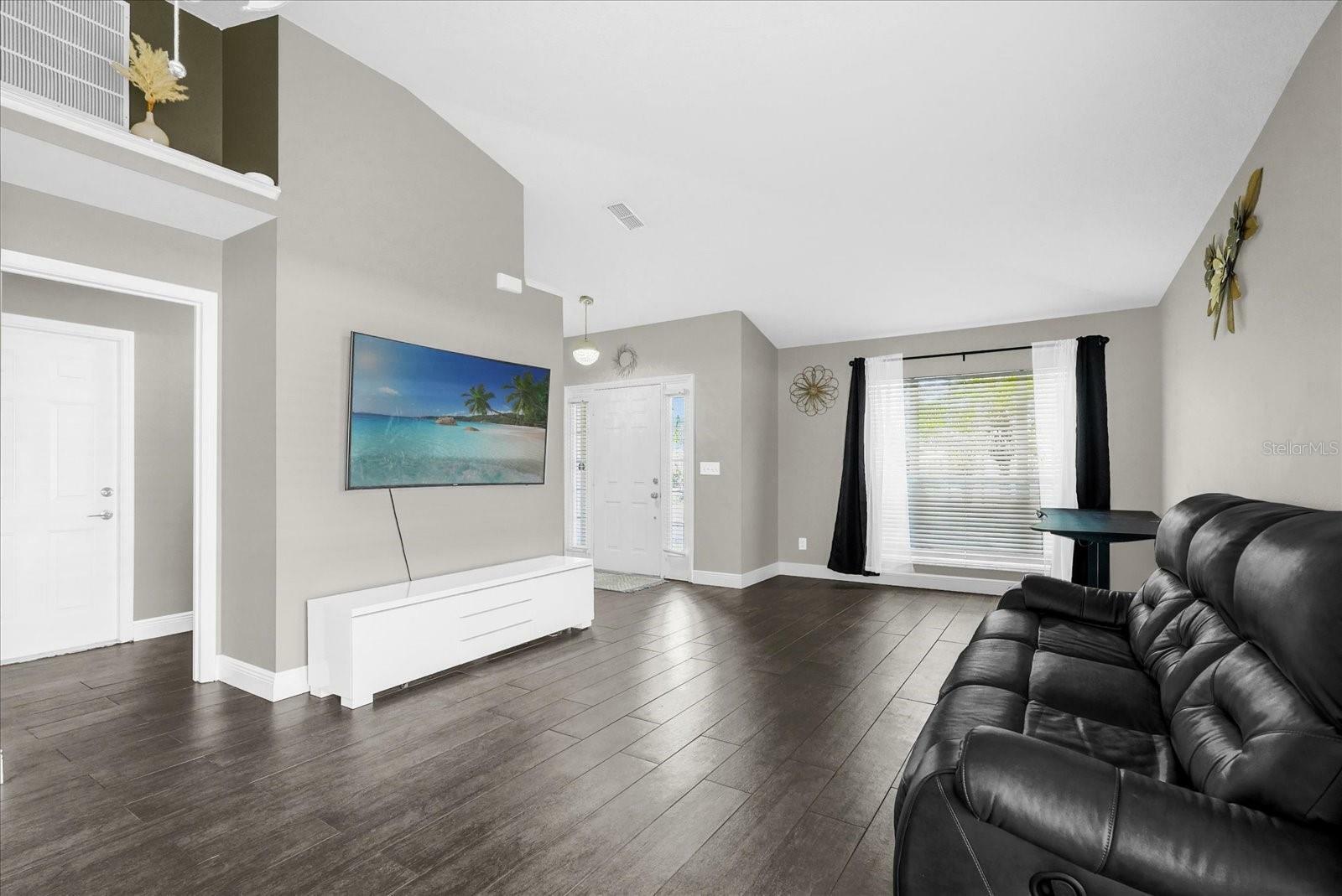 Property Photo: 10930 Buckwater Court FL 32817