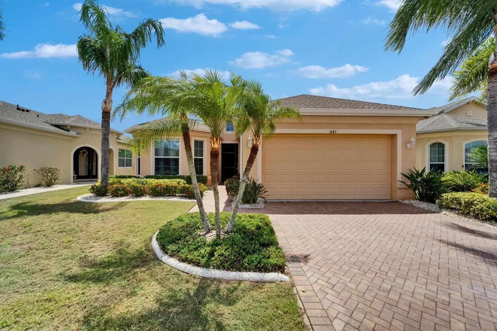 Property Photo:  1643 Emerald Dunes Drive  FL 33573 