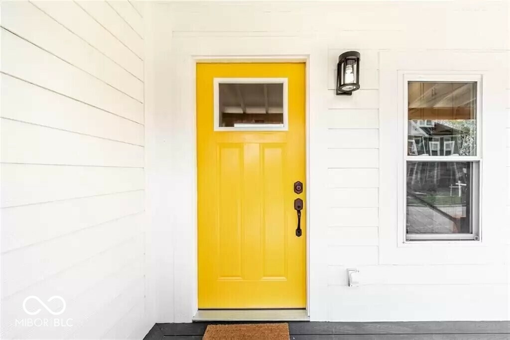 Property Photo: 918 S State Avenue IN 46203