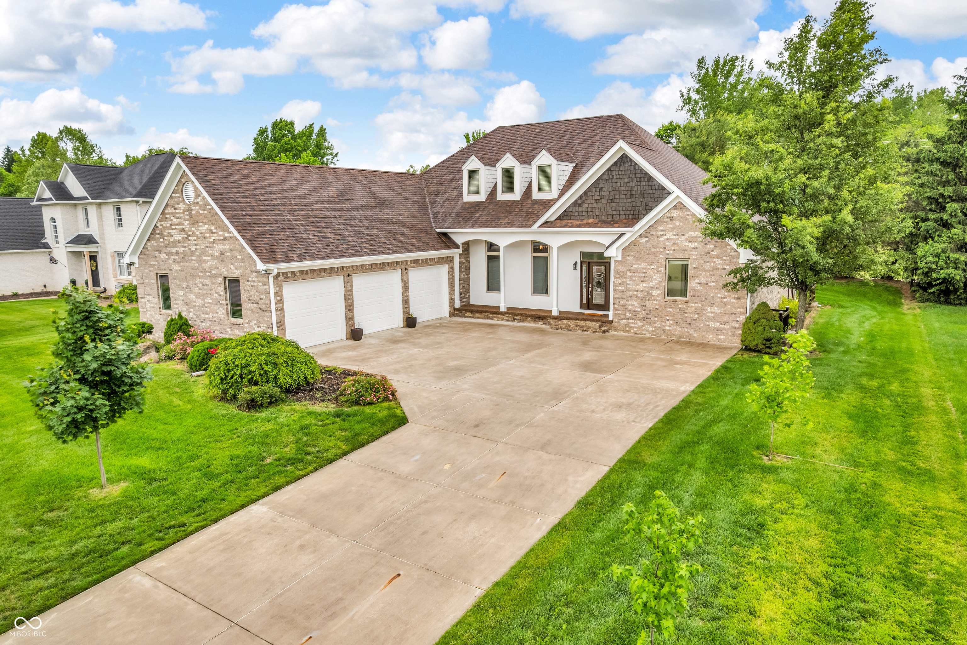Property Photo: 720 Willow Pointe North Drive IN 46168