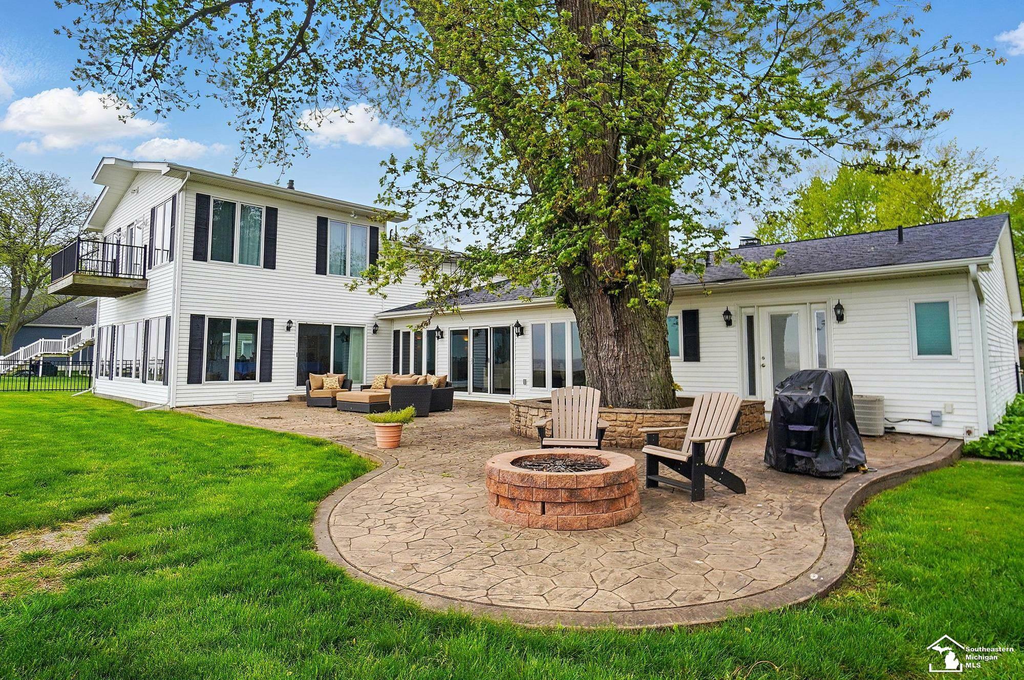 Property Photo: 13542 Venetian Drive MI 48161