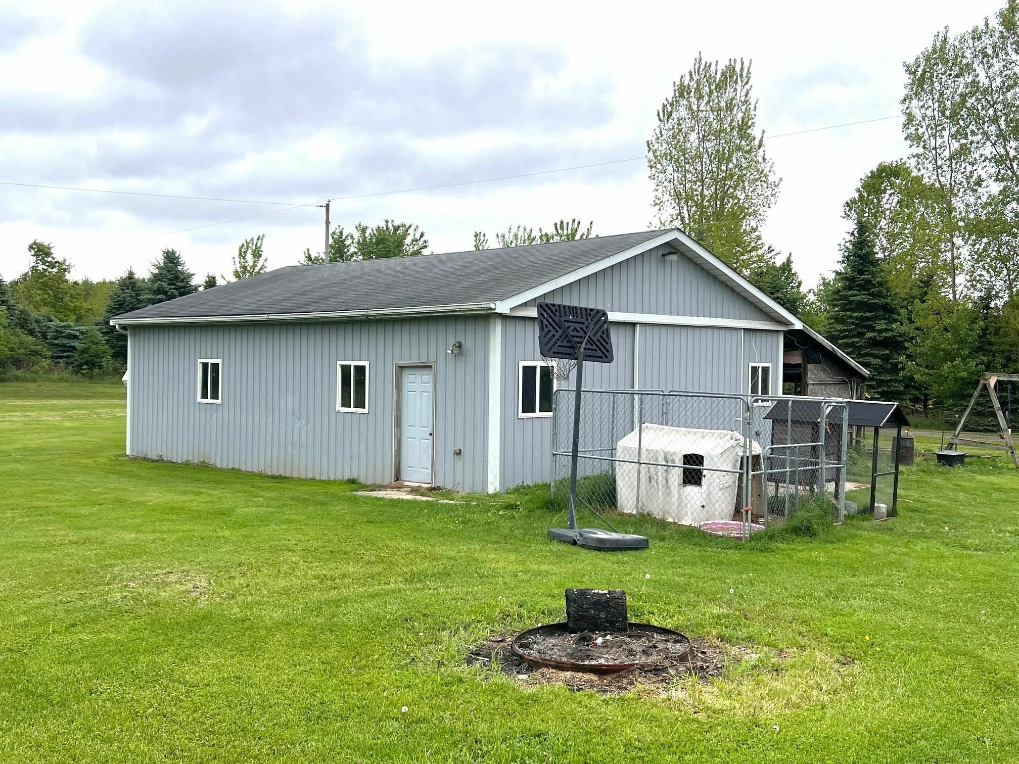 Property Photo: 132 W Lansing Road MI 48857
