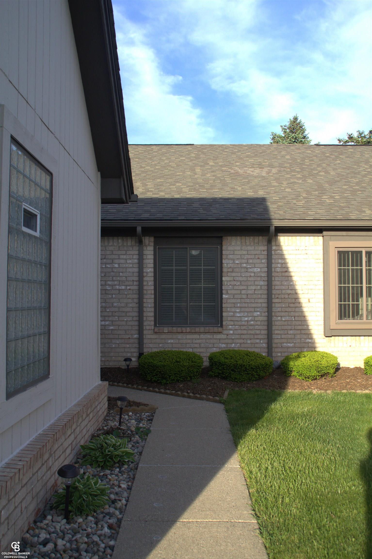 Property Photo:  13304 Highland Circle  MI 48312 