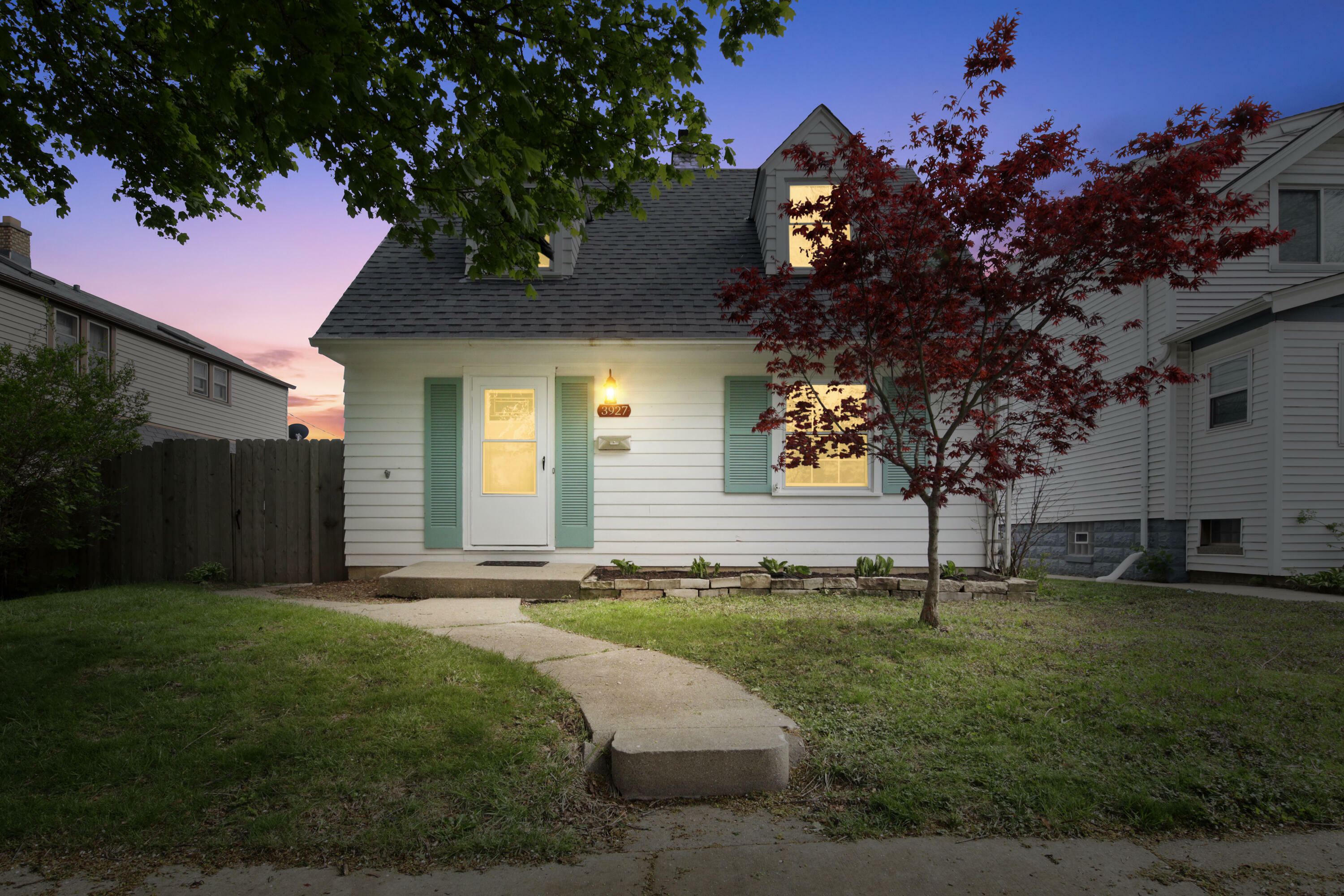 Property Photo: 3927 E Cudahy Ave WI 53110