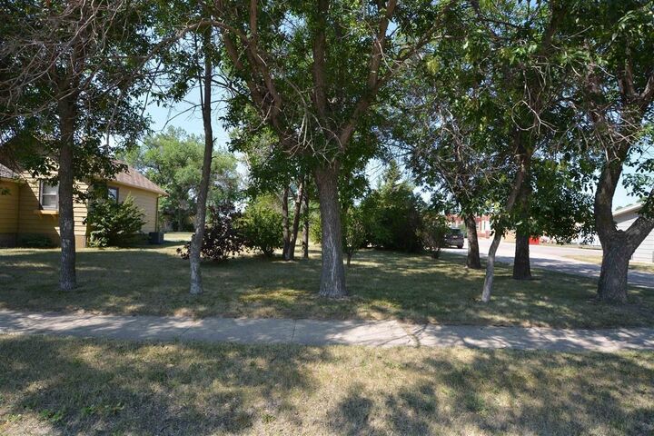 524 4th St SE  Stanley ND 58784 photo