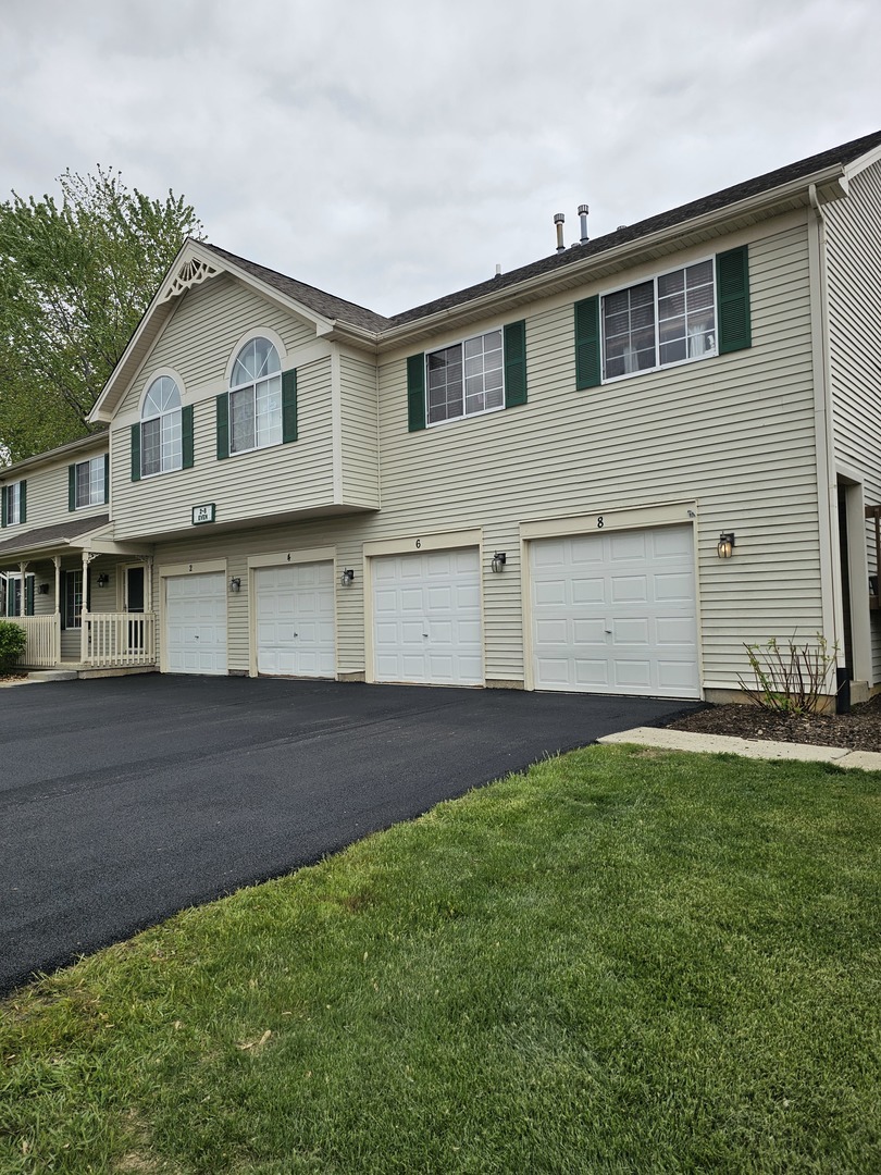 Property Photo:  6 W Acorn Lane  IL 60156 