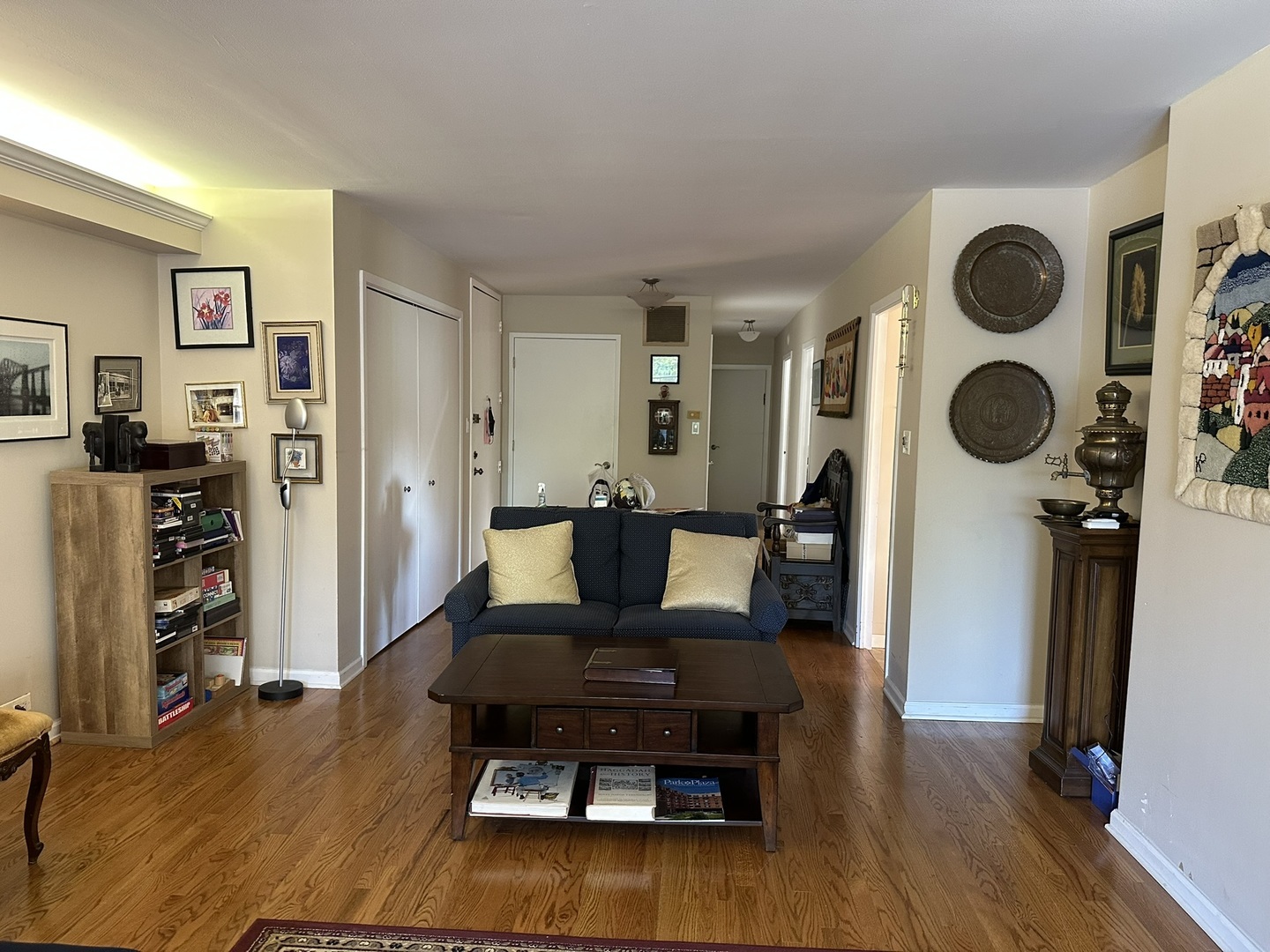 Property Photo: 7033 N Kedzie Avenue 301 IL 60645