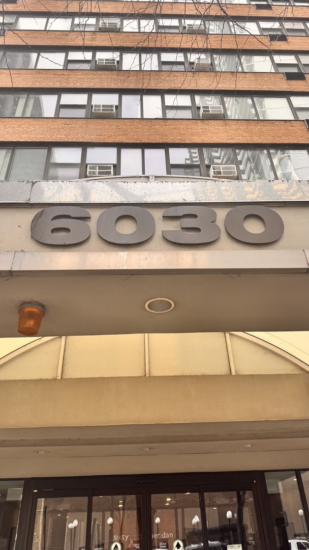 Property Photo:  6030 N Sheridan Road 1710  IL 60660 