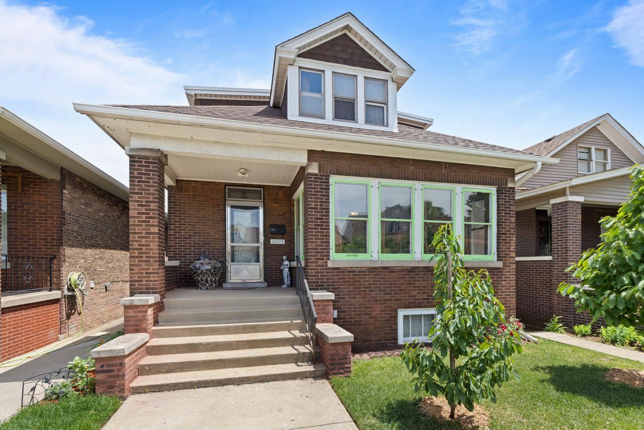 Property Photo: 10715 S Avenue G IL 60617