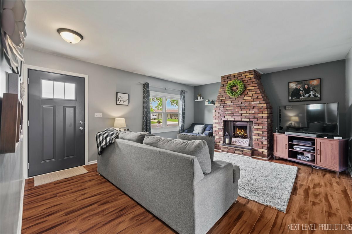 Property Photo: 87 Saugatuck Road IL 60538