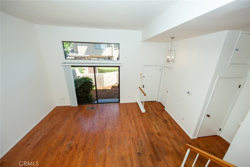 Property Photo:  2440 Chandler Avenue 4  CA 93065 