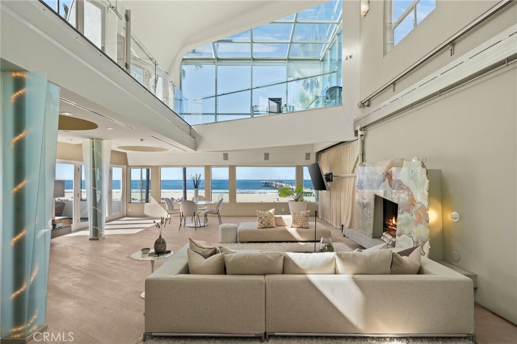 Property Photo:  3111 Ocean Front Walk  CA 90292 