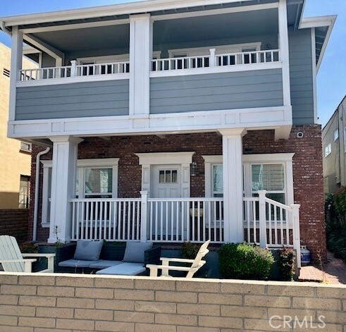 Property Photo: 122 Roycroft Avenue A CA 90803