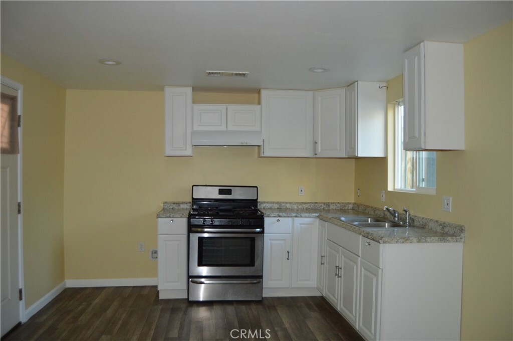 Property Photo: 24758 Chestnut St CA 91321