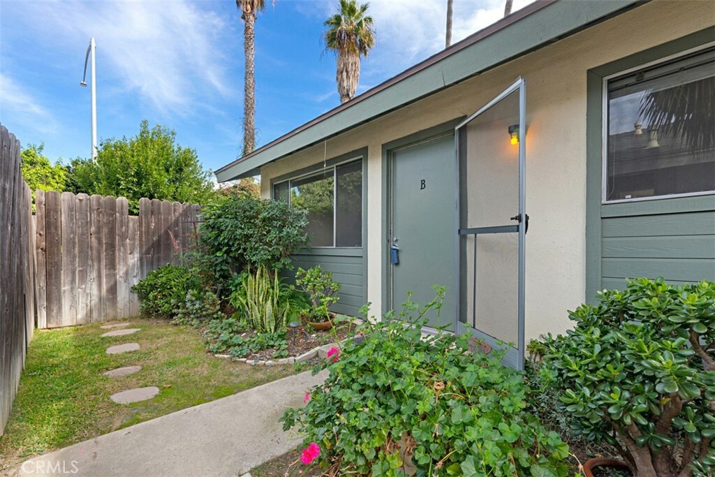 Property Photo: 27041 Avenida Las Palmas #B CA 92624